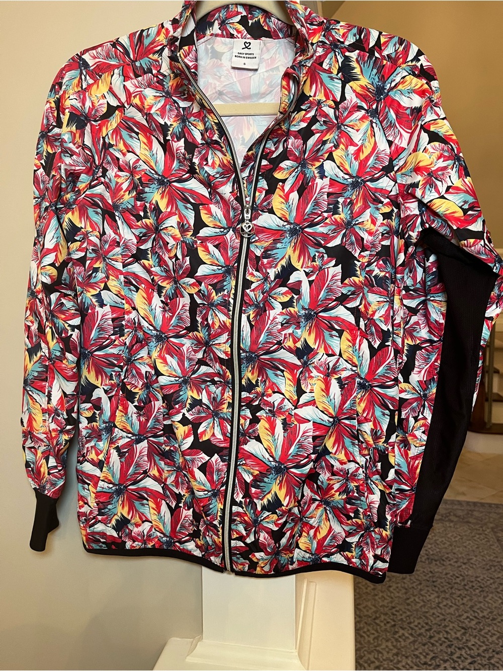 Daily Sports Womens Small Floral Golf Jacket Full Zip Windbreaker Activewear